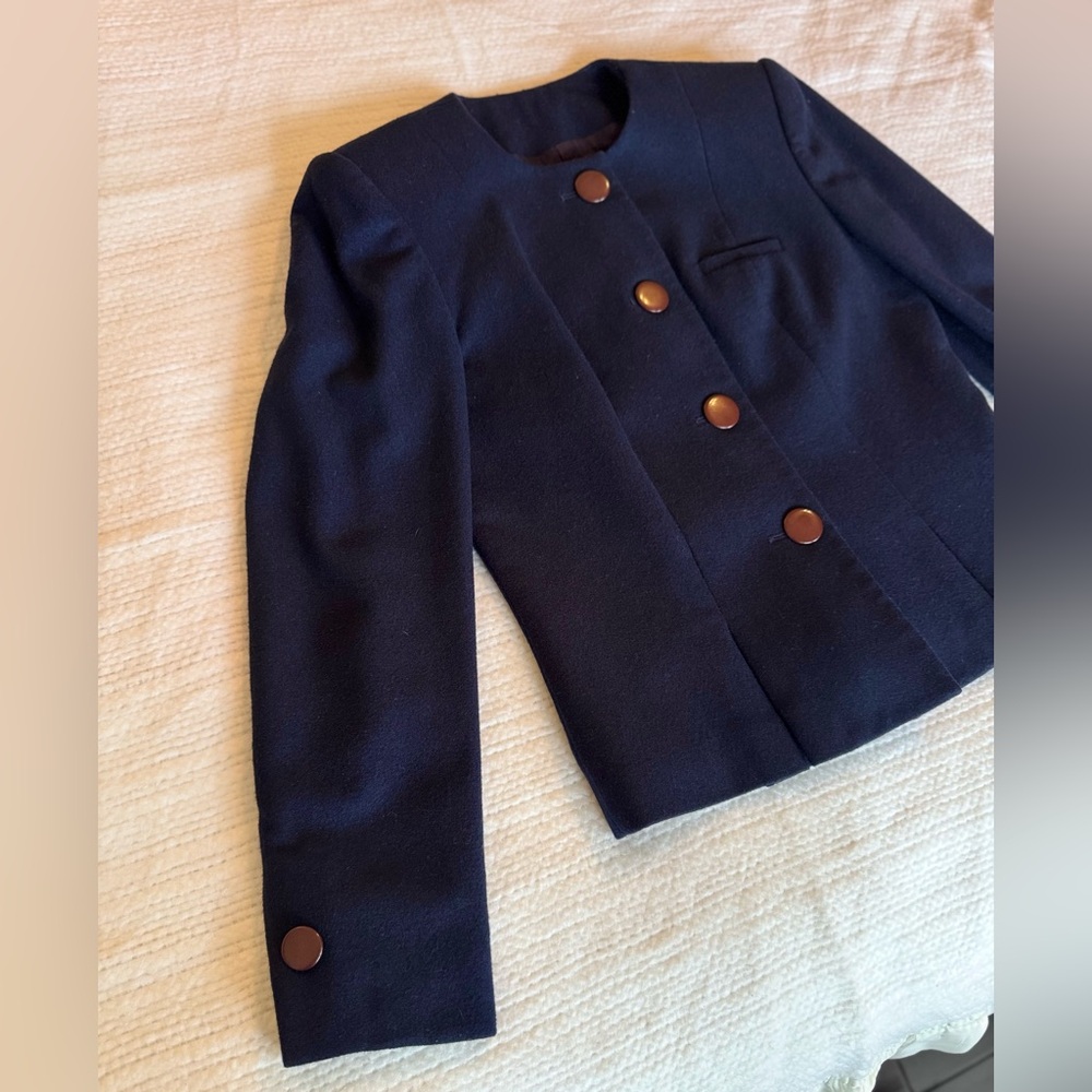 B.G. STREET Classic Tailored Wool Navy Blue Blazer Jacket w Purple Buttons